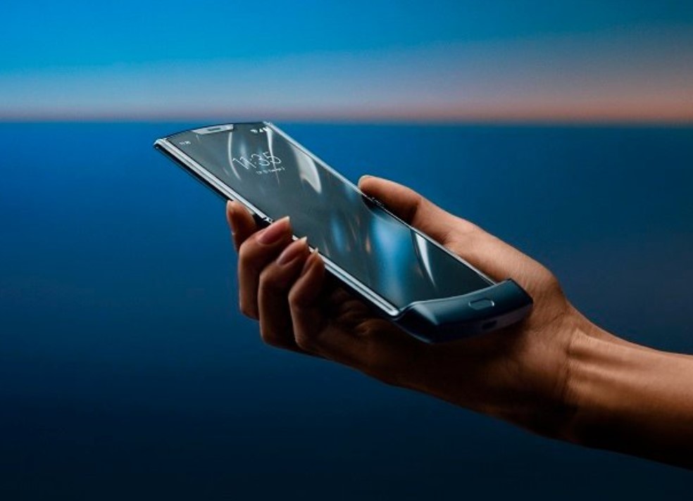 Presentaron al Motorola Razr: la reinvención de un clásico celular ahora con pantalla flexible
