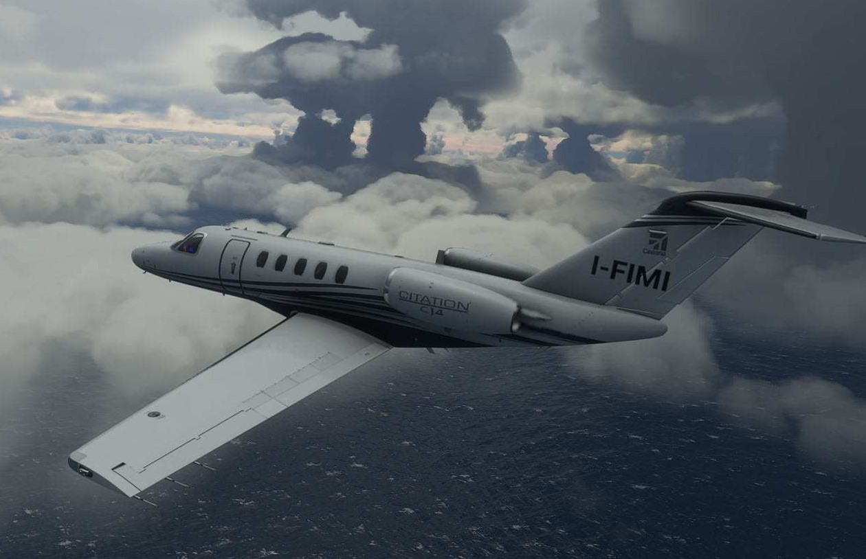 Microsoft Flight Simulator es tan real que hasta simula el huracán Laura: todos jugadores están volando directo hacia él
