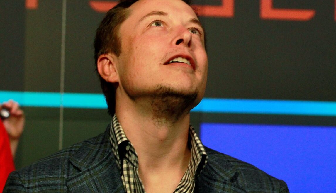 Elon Musk dio a conocer el único juego de consolas que jugó en su vida: es un PC gamer de alma