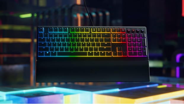 Razer lanzó el nuevo teclado mecánico compacto Ornata V3