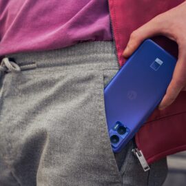 Motorola Edge 30 Neo: el celular que marcó la alianza con Pantone